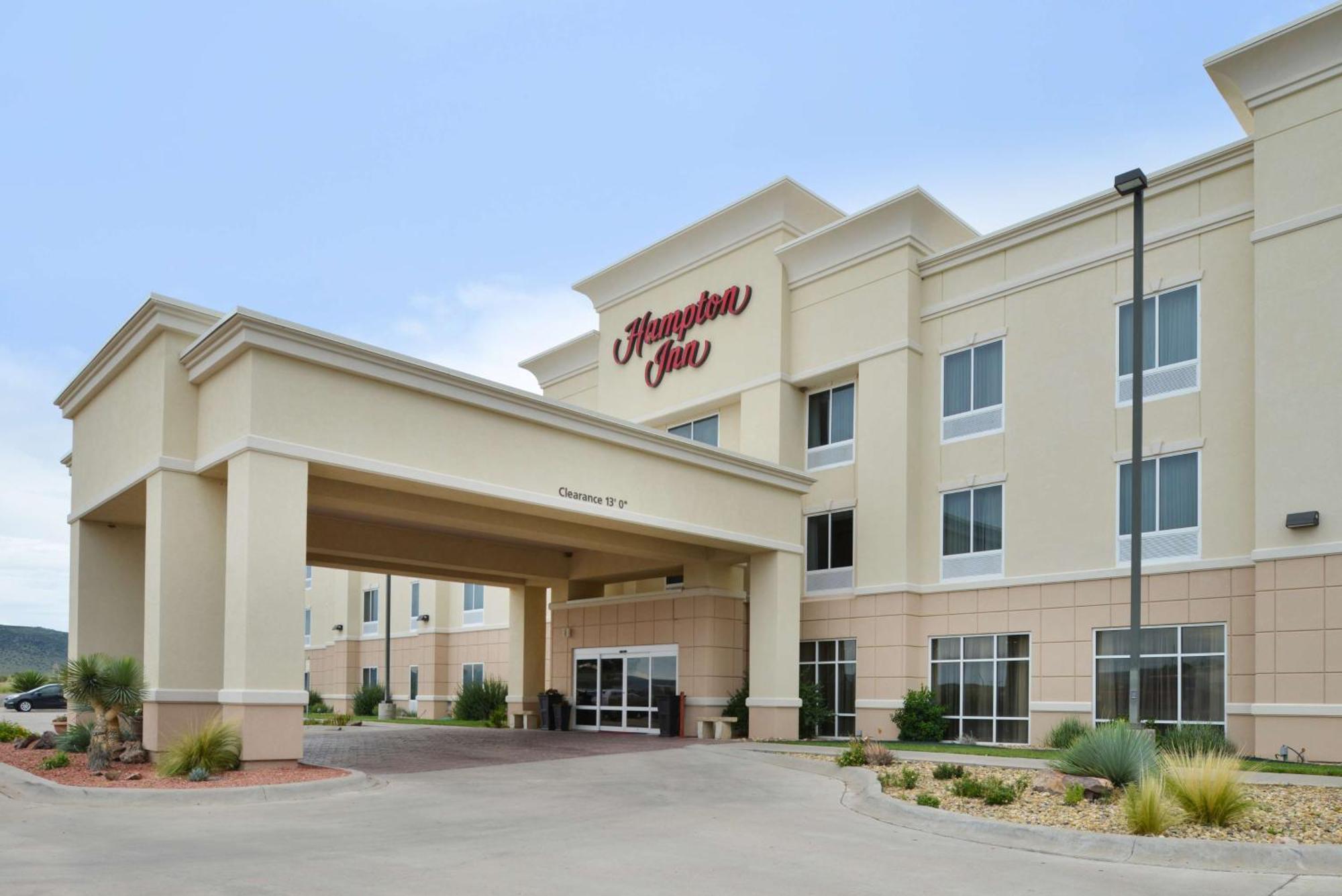 Hampton Inn Alpine Exterior photo