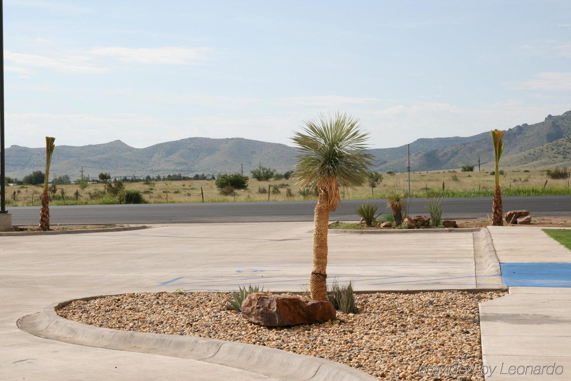 Hampton Inn Alpine Exterior photo