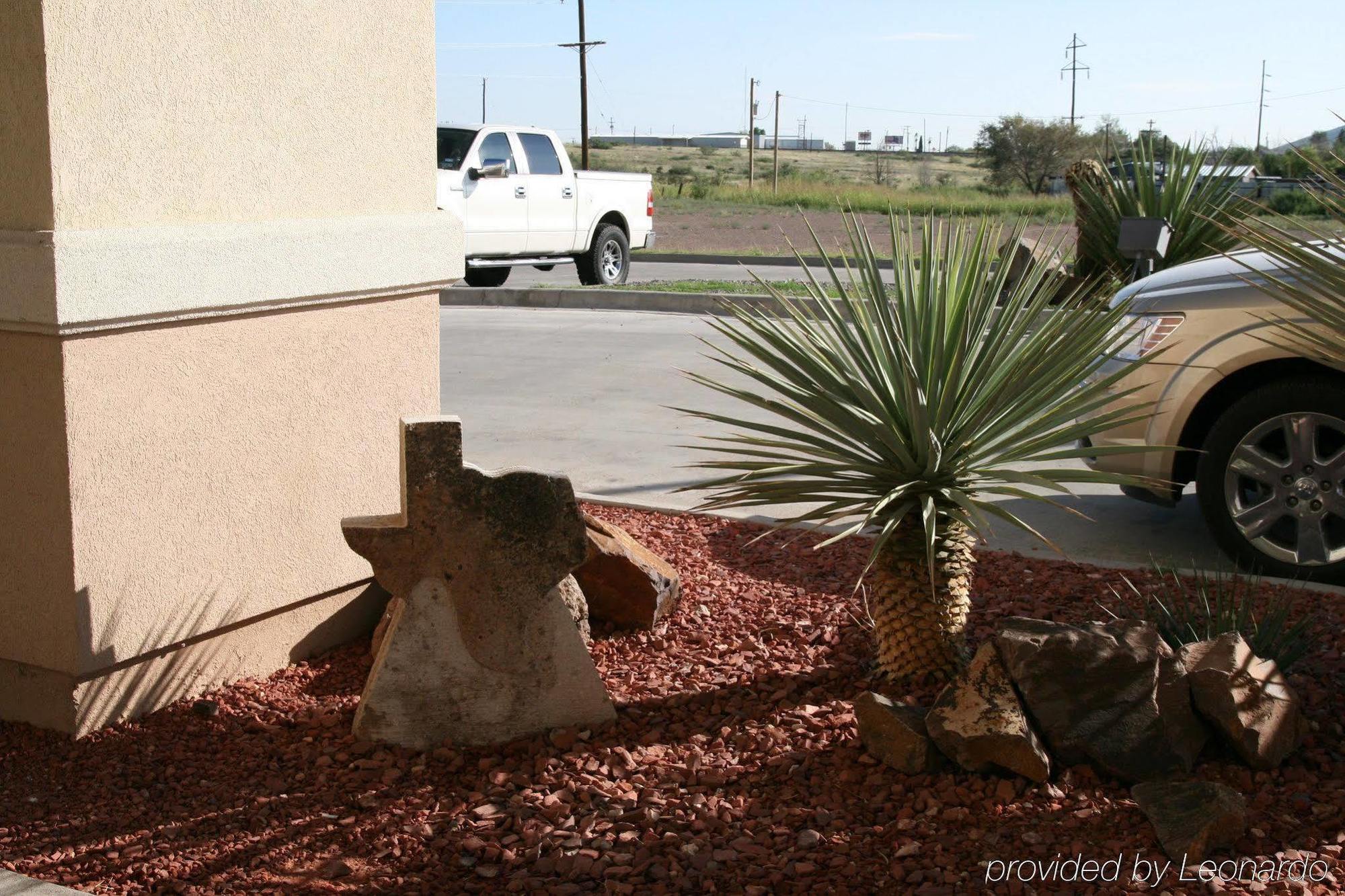 Hampton Inn Alpine Exterior photo